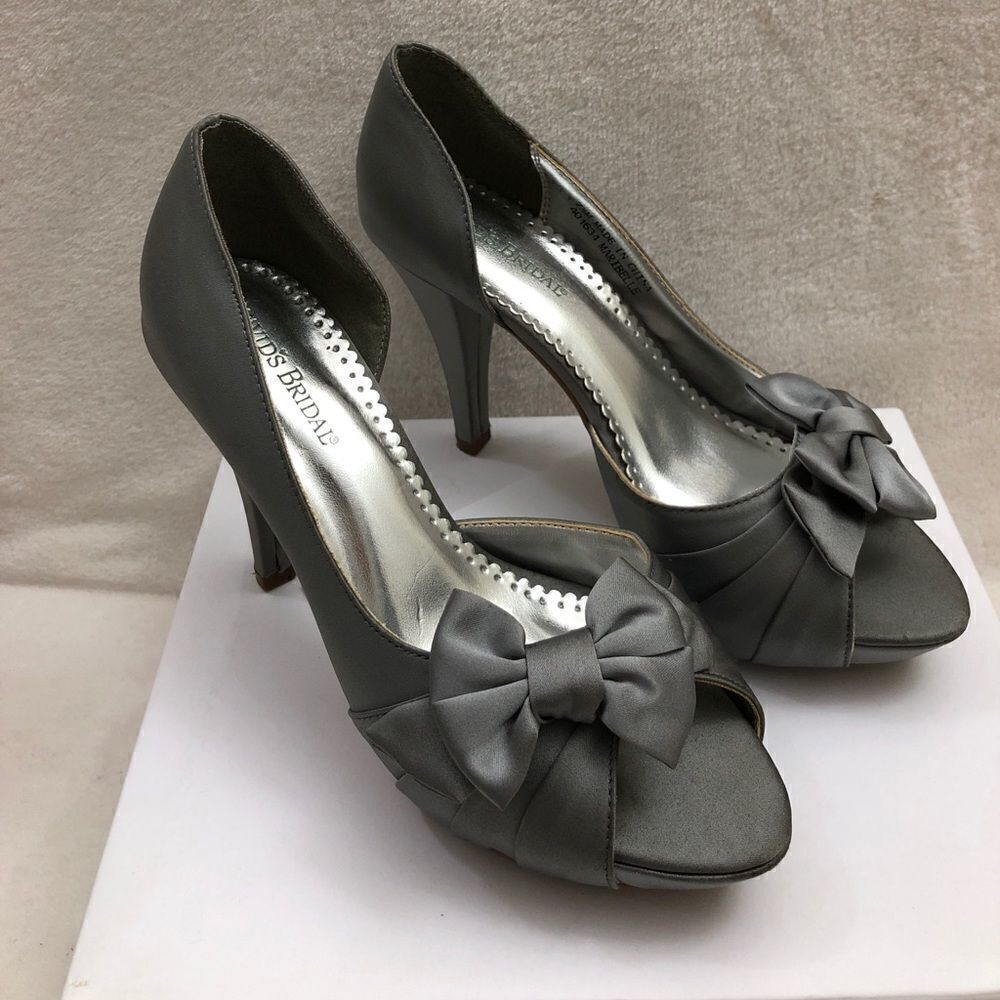 David’s  Bridal grey bow heels bridesmaid 7.5M